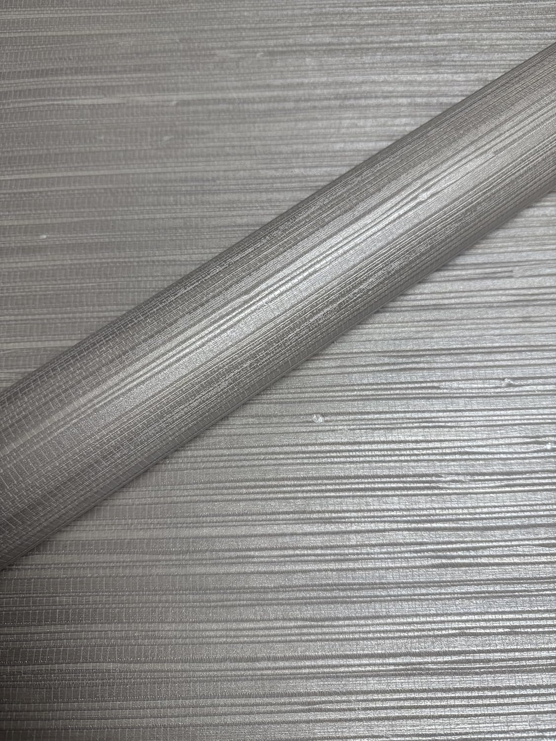 Faux Grasscloth Wallpaper with Metallic Accents Thick Vinyl Embossed Wallpaper 20.8 in X 393.0 in, Silver Grey